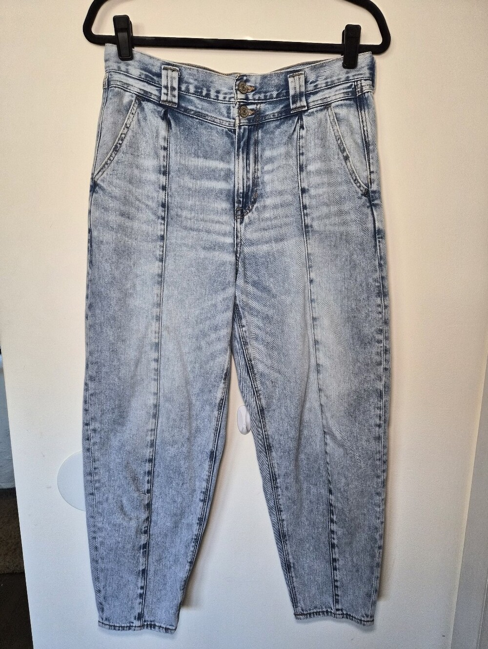 American Eagle Mom Jean Yoke Front Pleated High Rise Light Wash Jean Sz 8 Crop